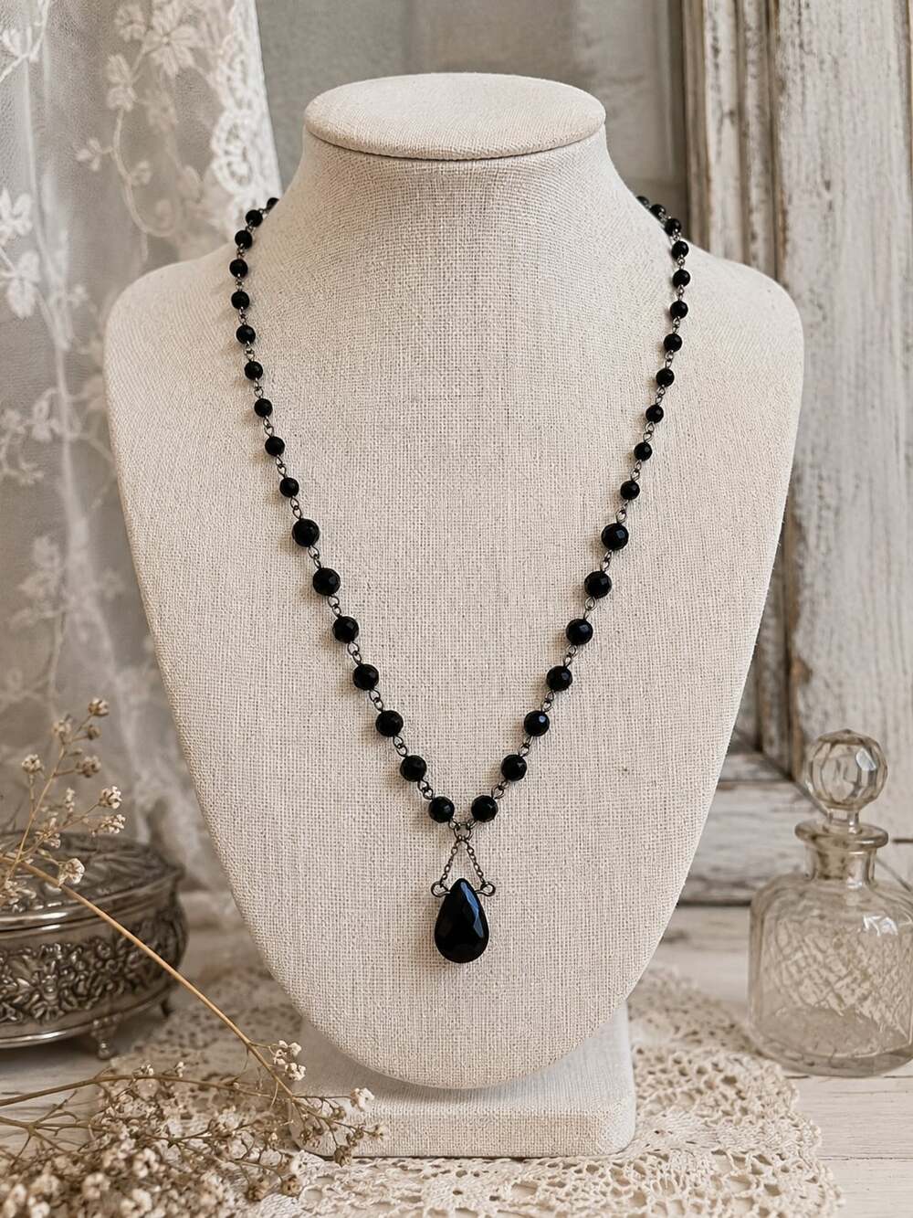 Vintage Art Deco/Mid-Century Black Faceted Glass Bead Teardrop Pendant Necklace